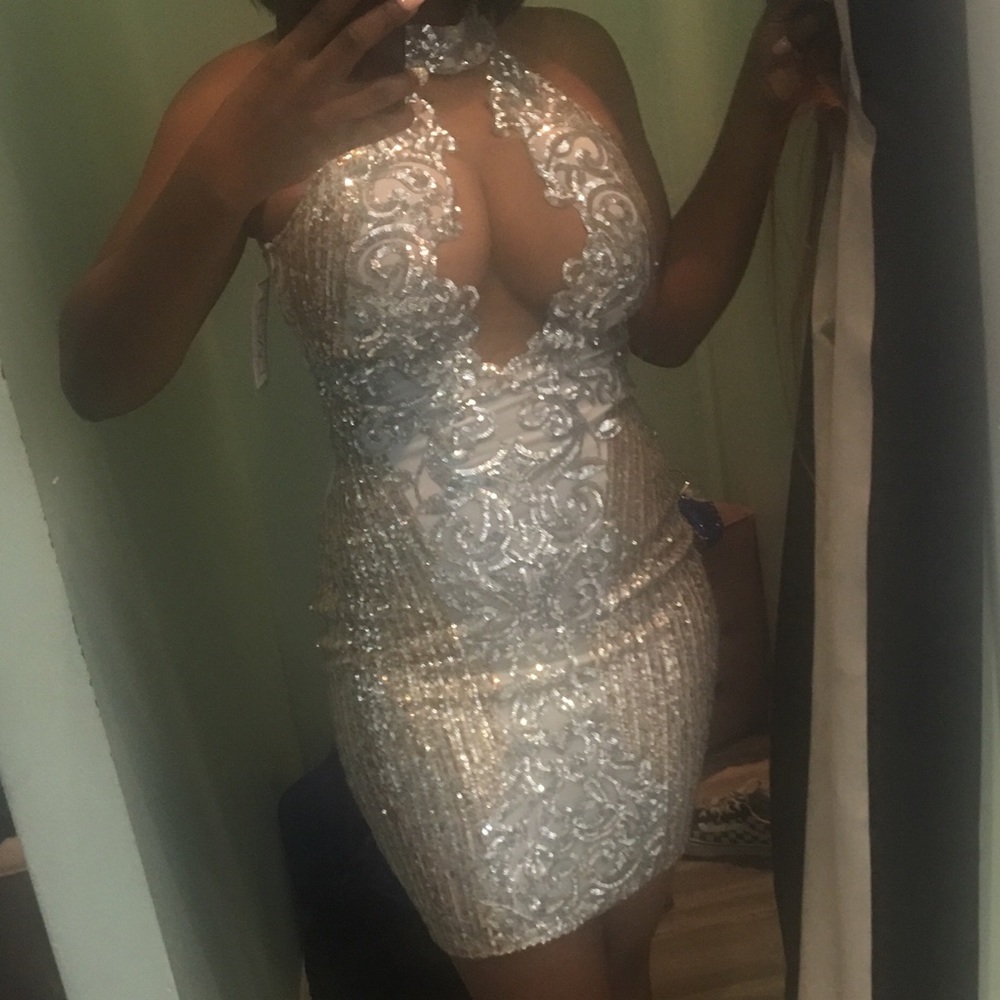 Dach Boutique Dazling Silver Customized Dress! - Picture 5 of 8
